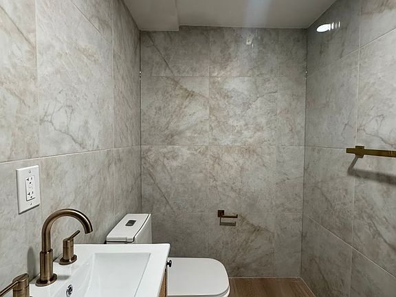 4th image of 605 Palisade Ave #1