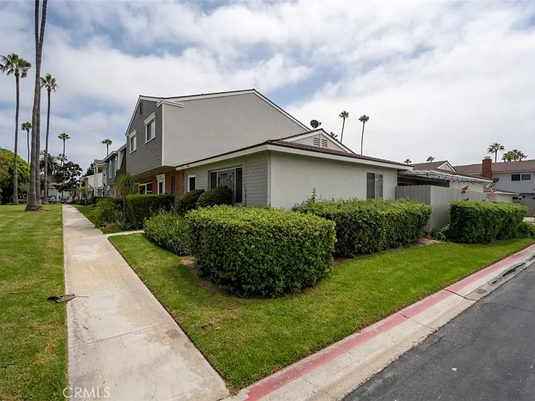 8115 Woolburn Dr — Photo 3