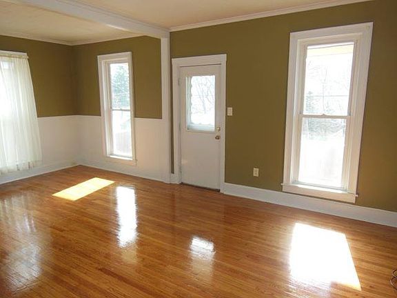 2nd image of 15 Bellview Ave