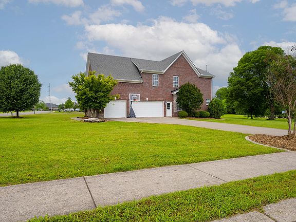 2nd image of 3302 Robinwood Dr