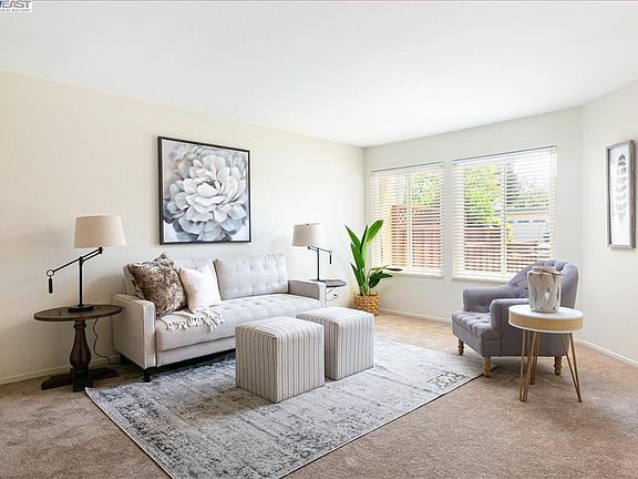 4th image of 4173 Peregrine Way