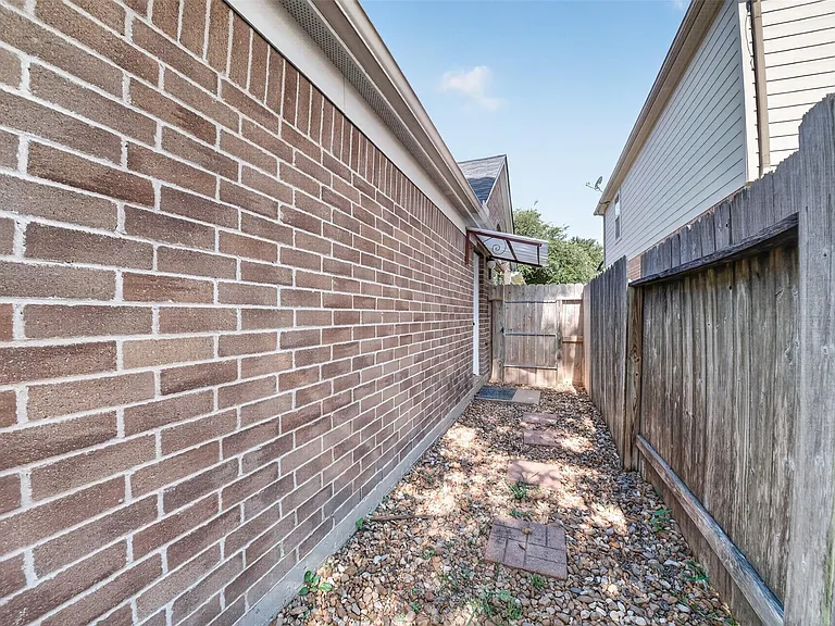 15506 Fir Woods Ln — Photo 24
