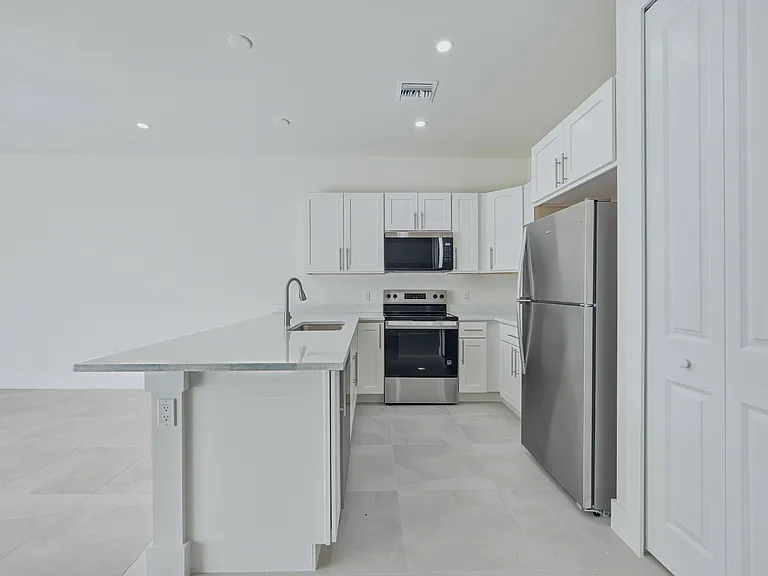 5302 28th St SW — Photo 8
