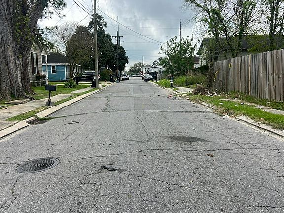 4th image of 4247 America St