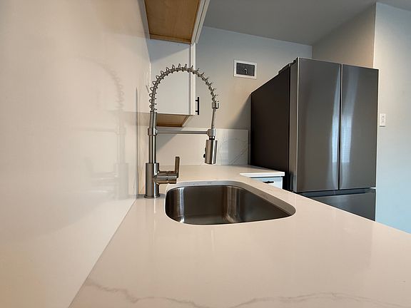 3rd image of 5948 Nagel Ave #1D