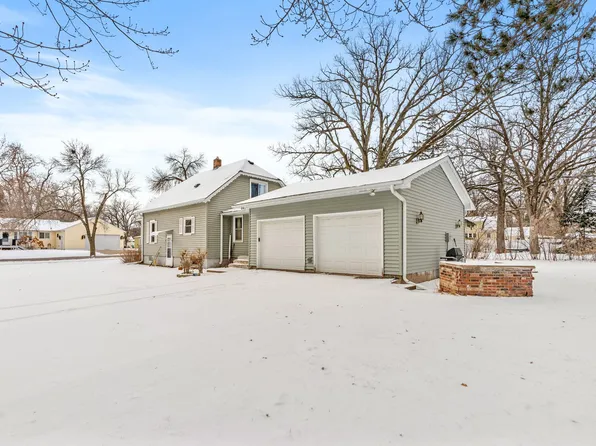 6722 Elm St, North Branch, MN 55056