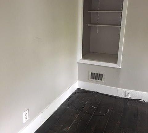 2nd image of 9 Woodbury Ct #1