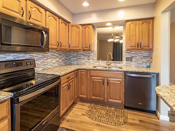 3rd image of 9467-203 Hunters Creek Dr