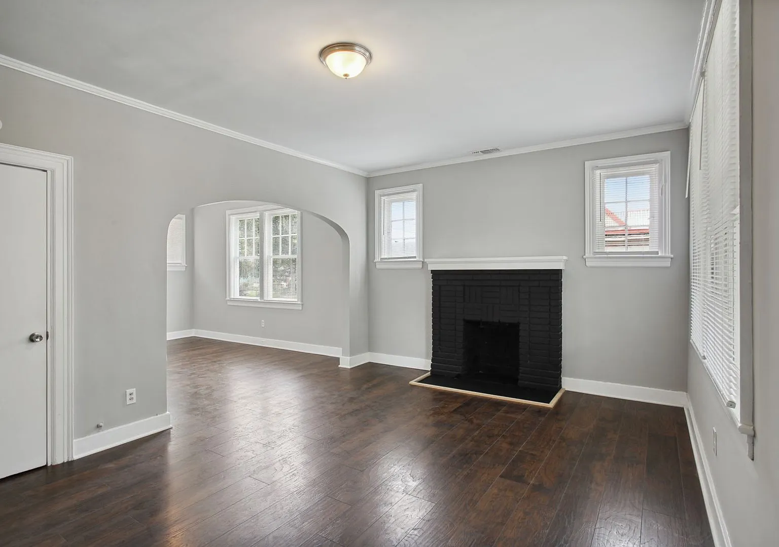 Large 2BR/1BA Downtown Home Walking Distance to Forsyth Park and Daffin Park — Photo 2