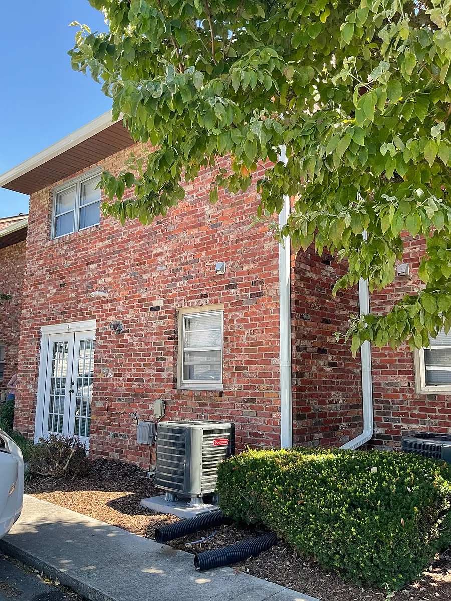 Building Photo - 800 W Watauga Ave #1
