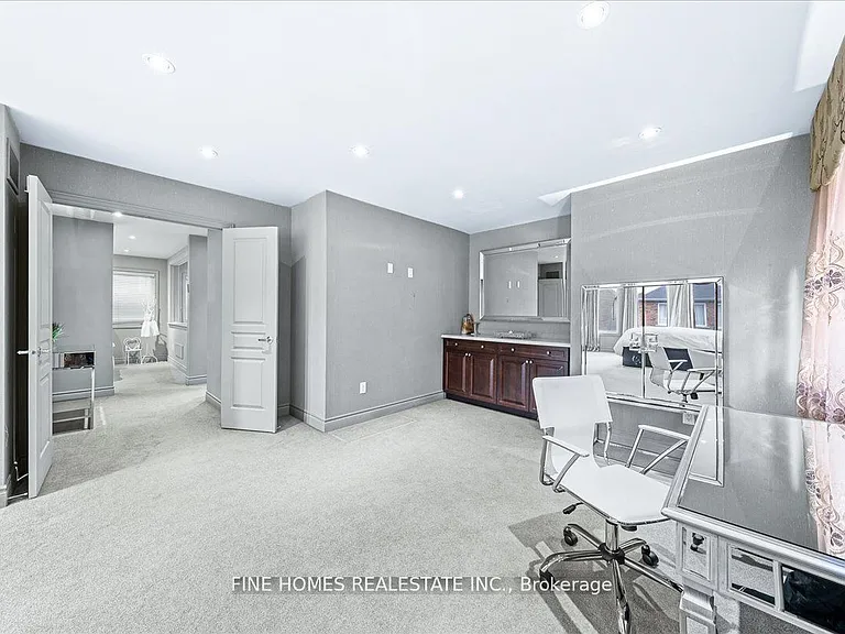 26 Gesher Cres — Photo 16