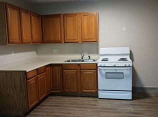 326 W 8th St, Grove, OK 74344