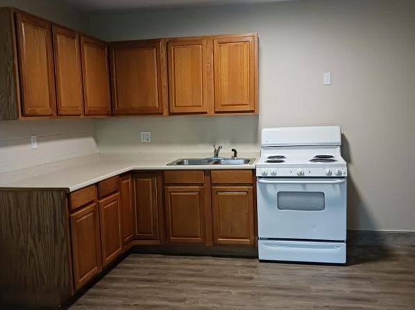 326 W 8th St