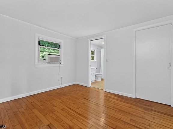4th image of 32 Hoffmans Crossing Rd