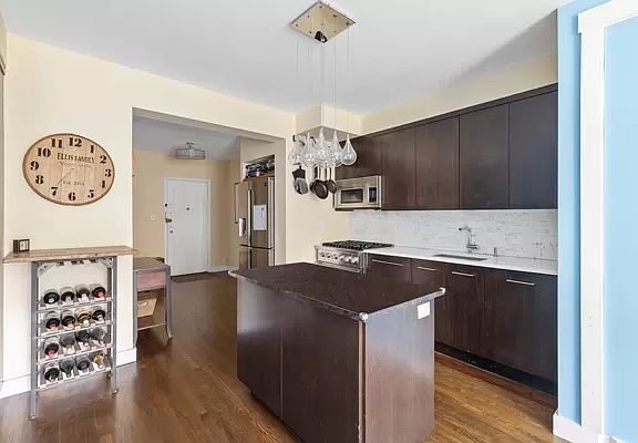 3rd image of 515 E 89th St APT 4D