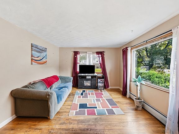 4th image of 21 Cranton Ave