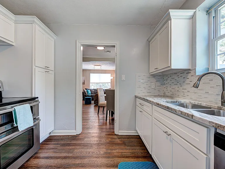 2801 Croydon Ct — Photo 9
