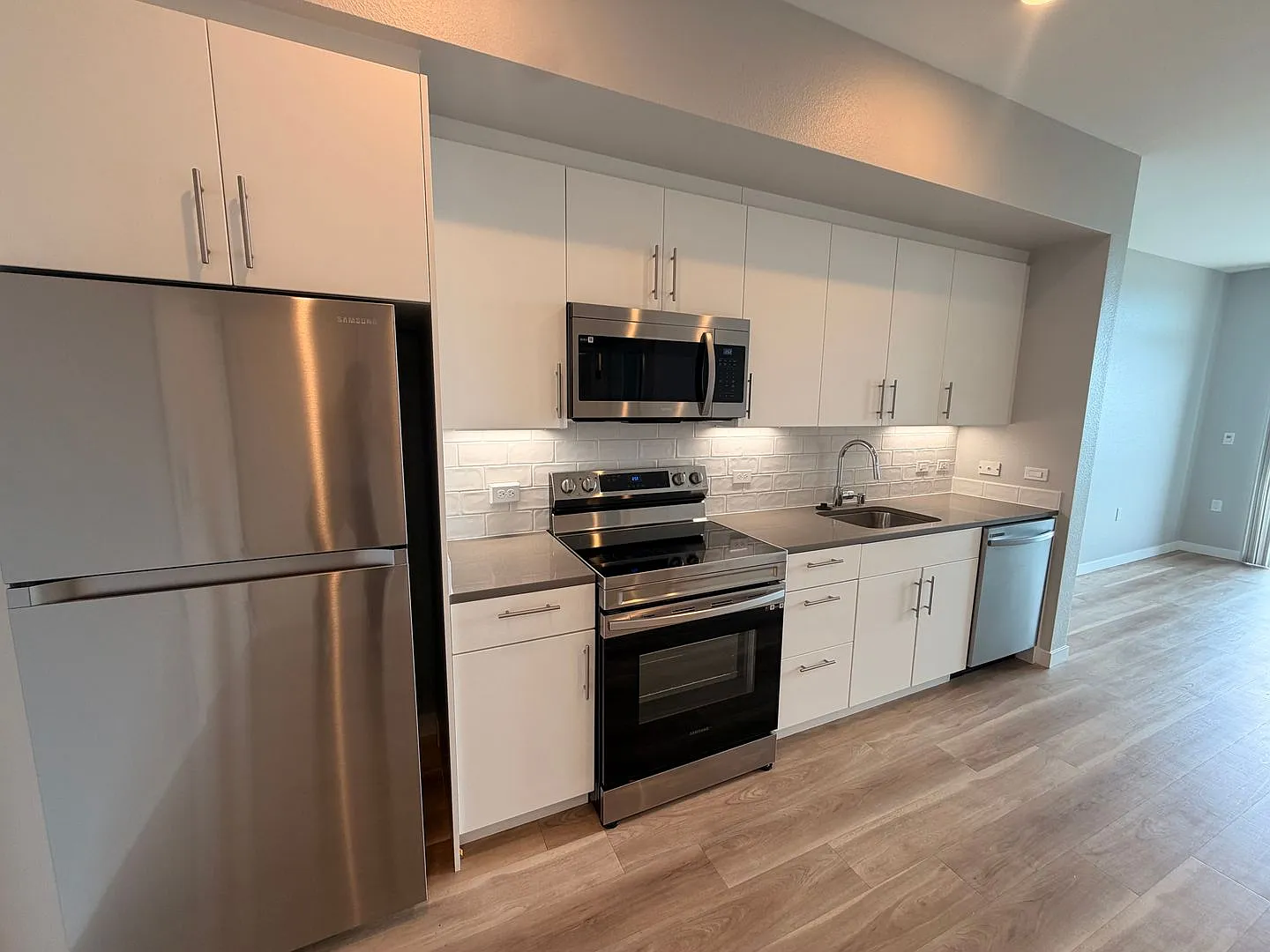 One Bedroom Unit With San Francisco & Bay Views - Parking Included (Ev Charging)!! — Photo 3