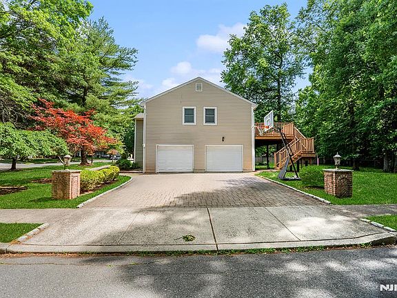 3rd image of 21 Kennedy Cir