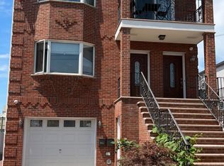 16246 95th St, Howard Beach, NY 11414