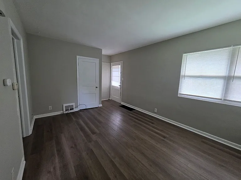 3418 NE Winn Rd — Photo 3