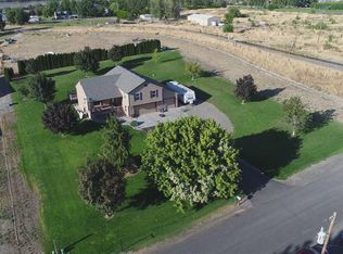 597 Paradise Dr, Burbank, WA 99323