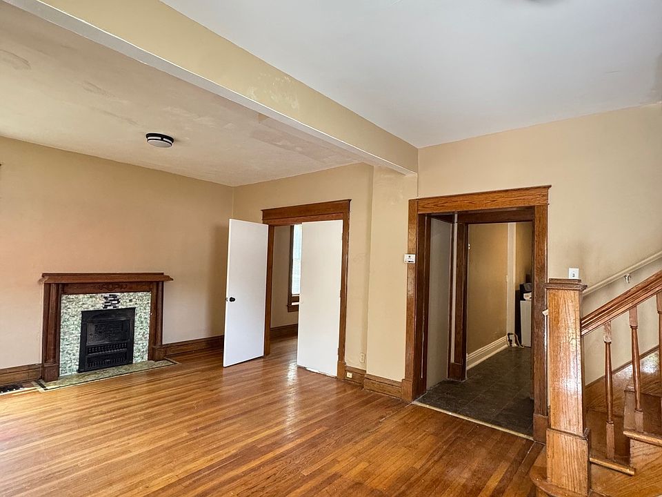 2nd image of 916 Bellefontaine Ave