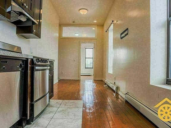 3rd image of 385 Knickerbocker Ave #2N