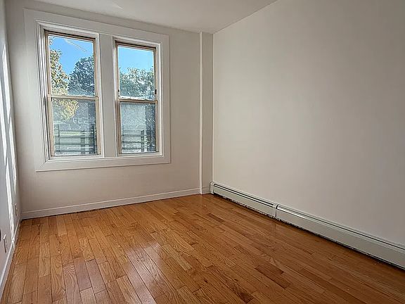 4th image of 7617 Myrtle Ave #3