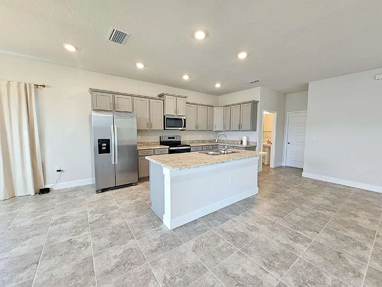 1109 Canfield Cir SE — Photo 5