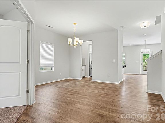 3rd image of 5048 Thomasville Dr