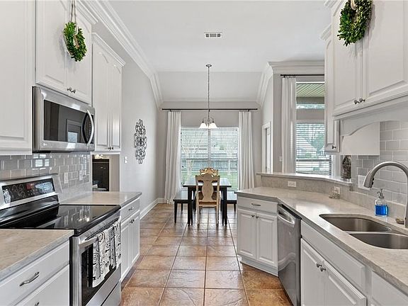 4th image of 300 Garden Park Ln