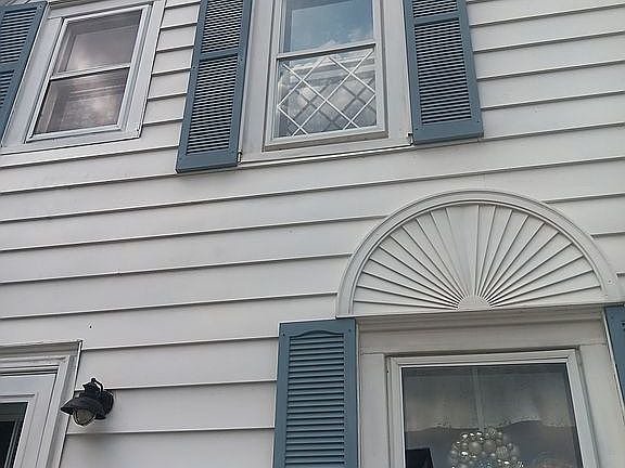 2nd image of 425 Woodland Ave