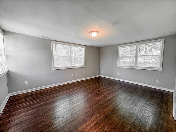3rd image of 5825 Manchester Ave