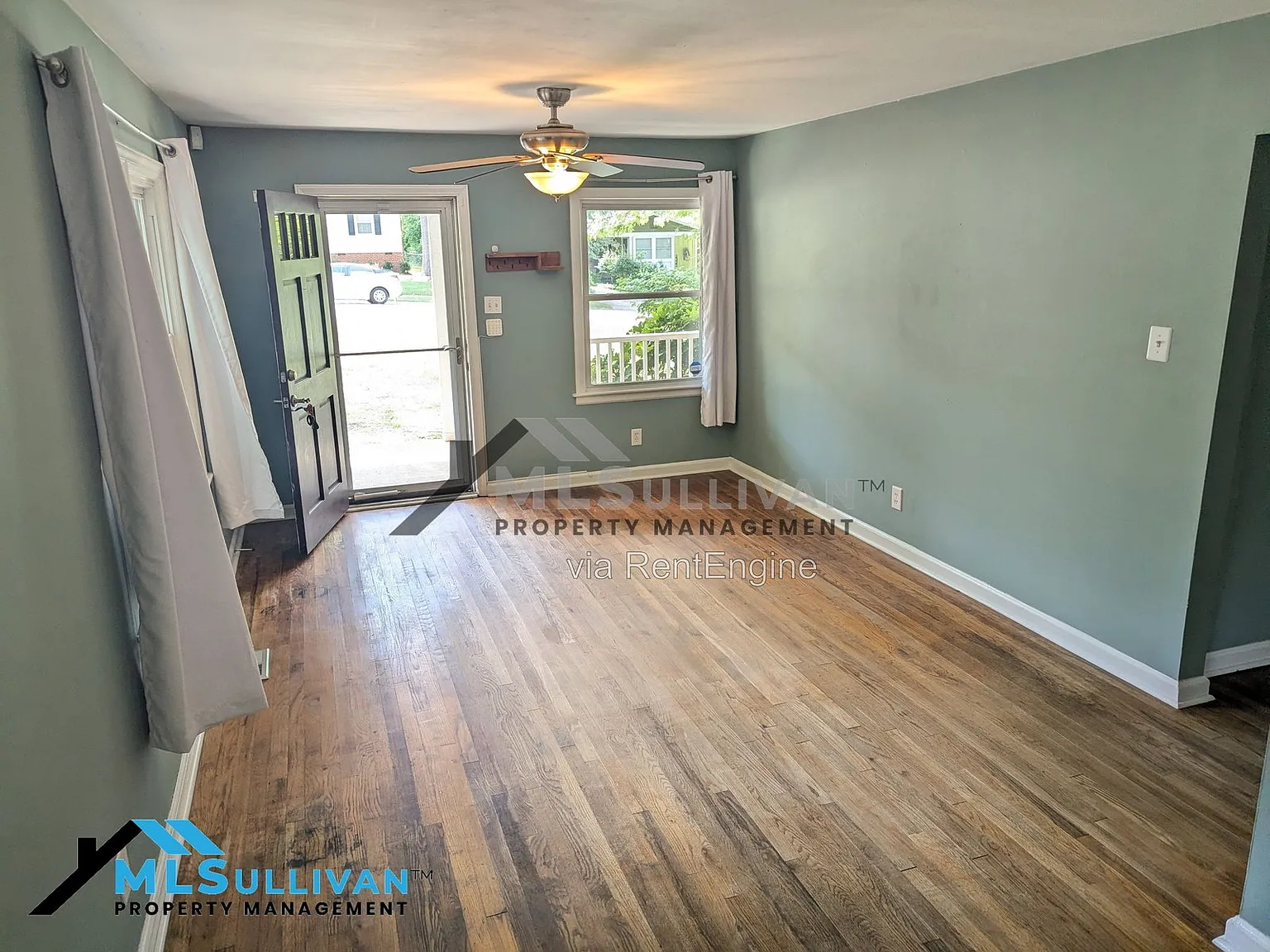 3 bed, 1.0 bath, 1054 sqft, $1,950 — Photo 4