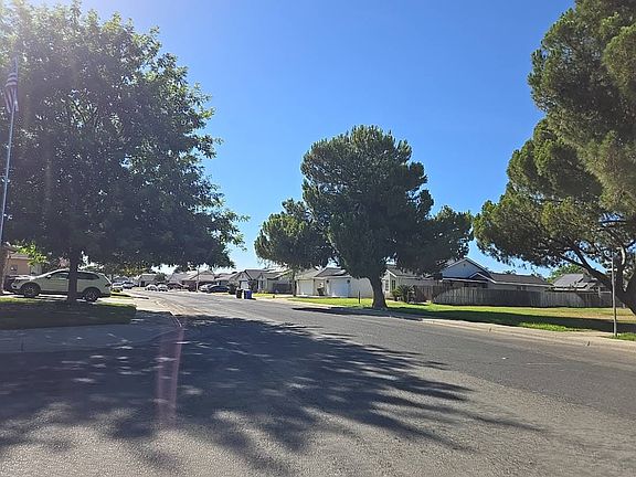 5th image of 444 W Windsor Dr