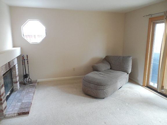 3rd image of 1660 Meadow Lark Ln