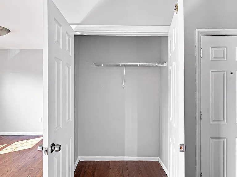 240 Halsted St — Photo 4