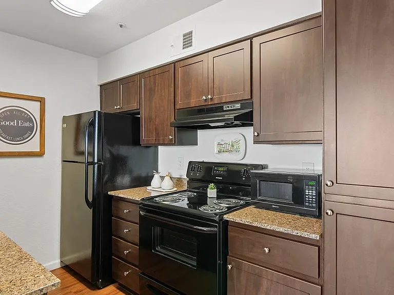 Cabrillo Apartments — Photo 7