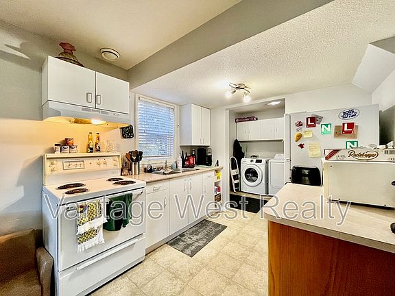2nd image of 934 Borden Ave #4