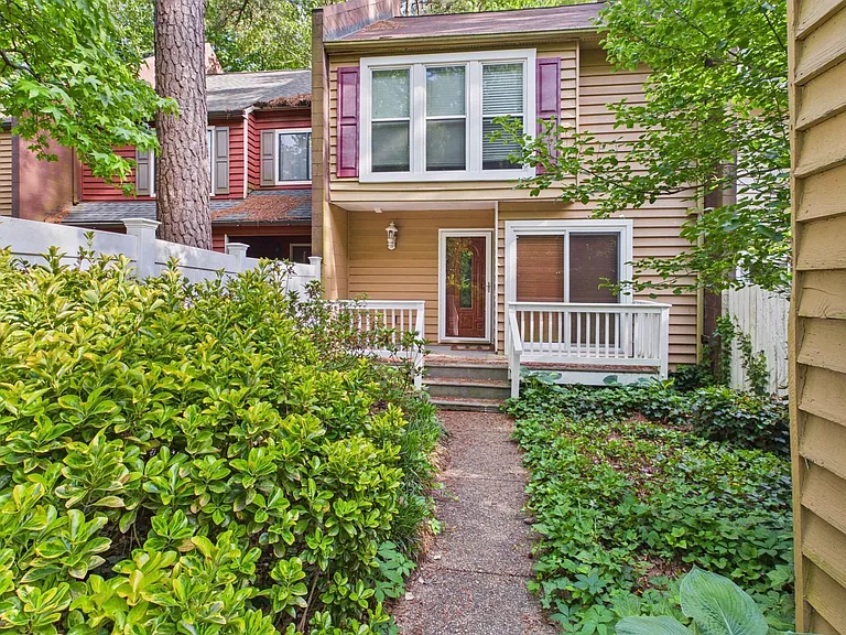 4905 Long Shadow Dr — Photo 2
