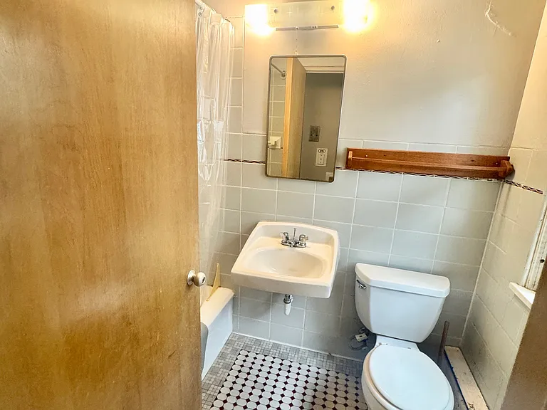 404 S 4th St #102 — Photo 12