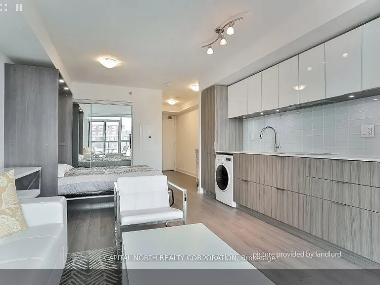 318 Richmond St W #502 — Photo 7