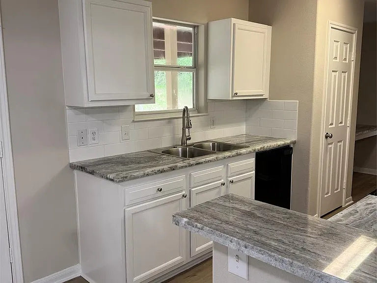174 E Sunset Dr — Photo 16