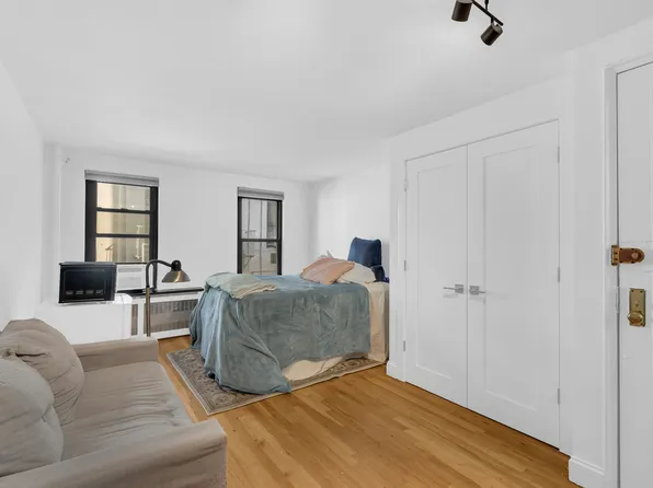 238 East 30th Street image 2 of 5