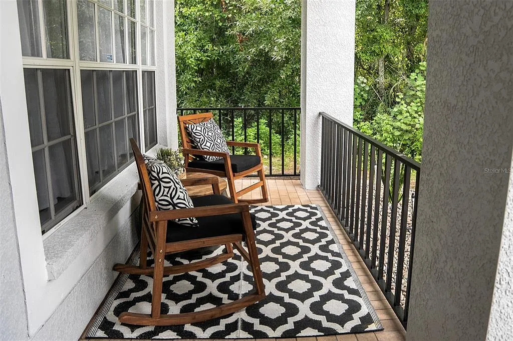 4 bed, 2.5 bath, 2425 sqft, $3,100 — Photo 4