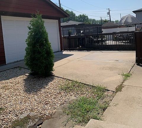 5th image of 11535 S Avenue H