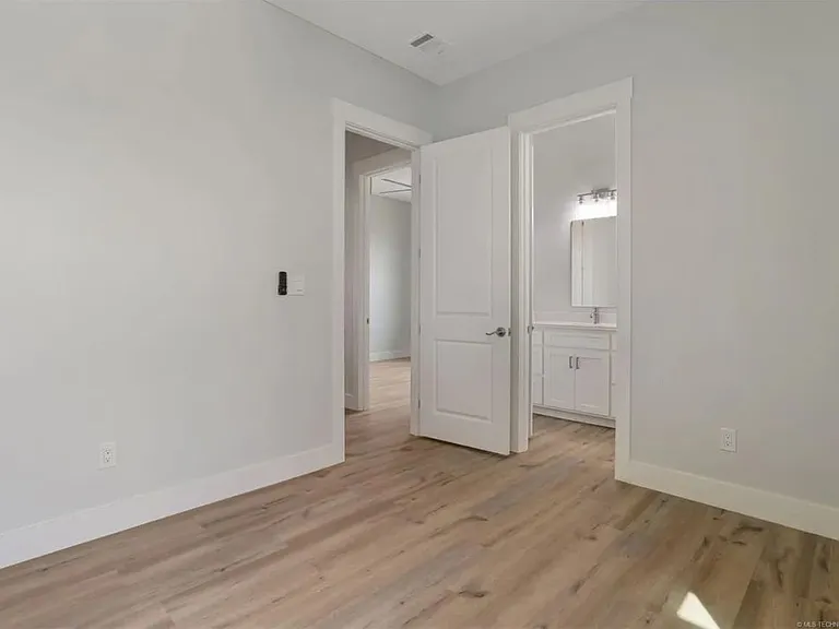 223 Vaughn Ln — Photo 21