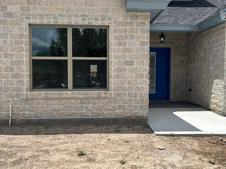 1202 Quail Hollow Dr — Photo 2