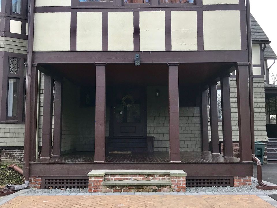 1st image of 423 Centre St